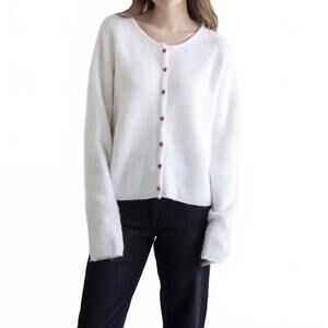 NEW THINGS BETWEEN amora heart button cardigan in snow